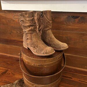 Sofft Sharnell Suede Snake Print Low Boots, 9M EUC